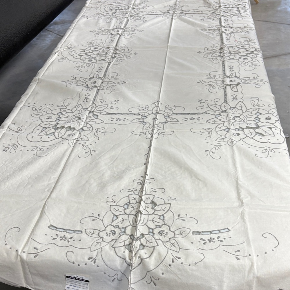Elegant Cream Floral Tablecloth
